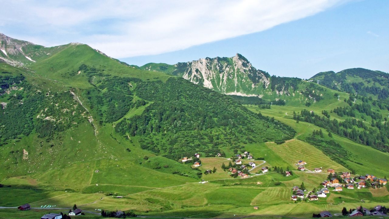 Liechtensteiner Panoramaweg image 1